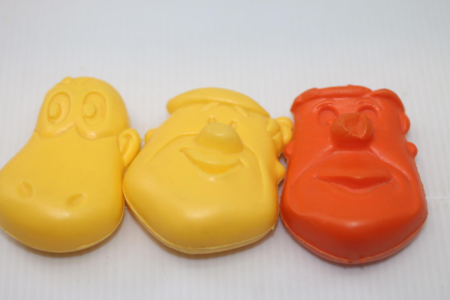 [ 1975 Post PEBBLES Cereal Prizes 3 Flintstones COIN HOLDERS - Fred Dino Barney]