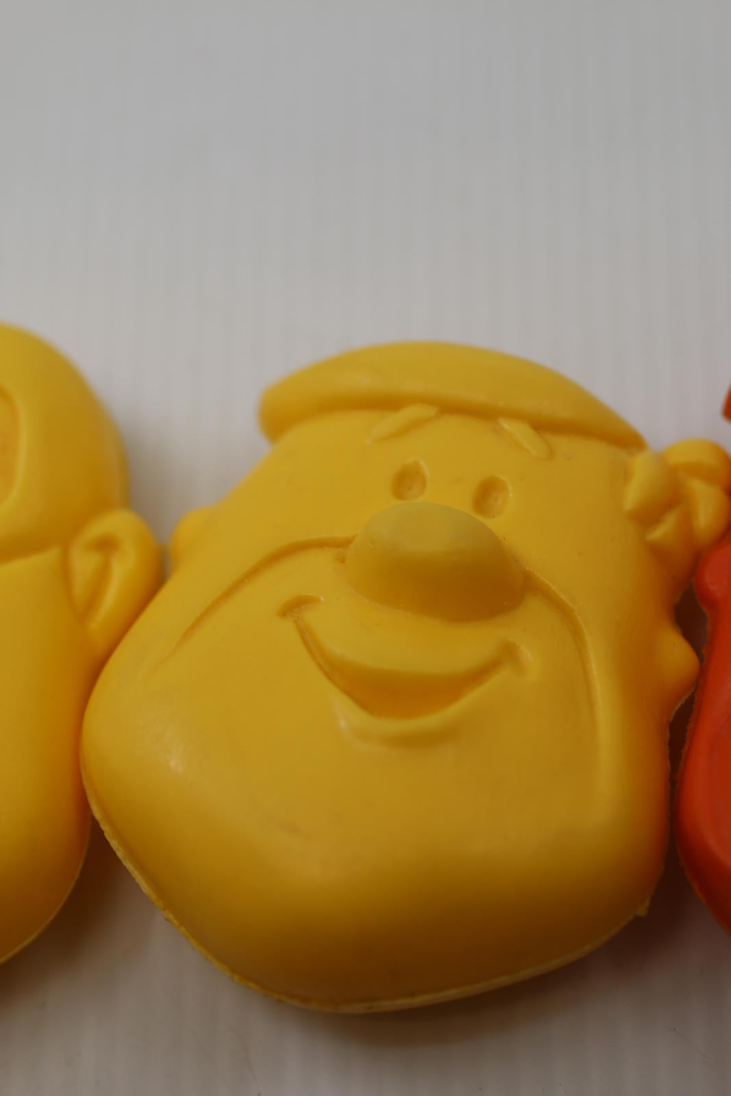 [ 1975 Post PEBBLES Cereal Prizes 3 Flintstones COIN HOLDERS - Fred Dino Barney]