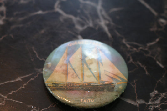 Vintage button Macaron Souvenir Taitu boat navire rare QC pinback