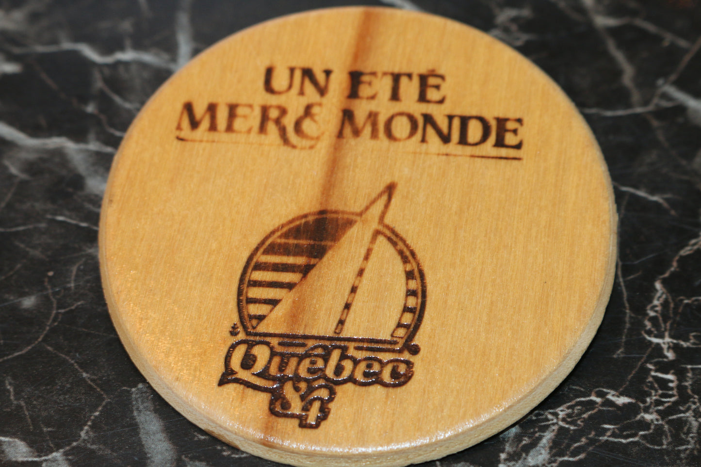 Vintage button pinback Macaron Souvenir Macaron Wooden Québec 1984