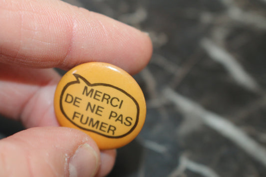 Vtg button pinback Macaron Souvenir Macaron Québec  Merci ne pas fumer