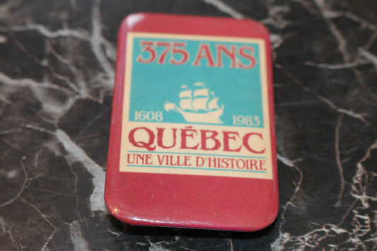 Vtg button pinback Macaron Souvenir Québec 1983 375ans ville d'histoire