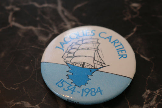 Vtg button pinback Macaron Souvenir Québec 1534-1984 Jacques-Cartier