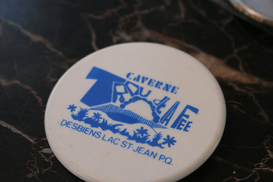 Vtg button pinback Macaron Souvenir Caverne trou de la fée Québec