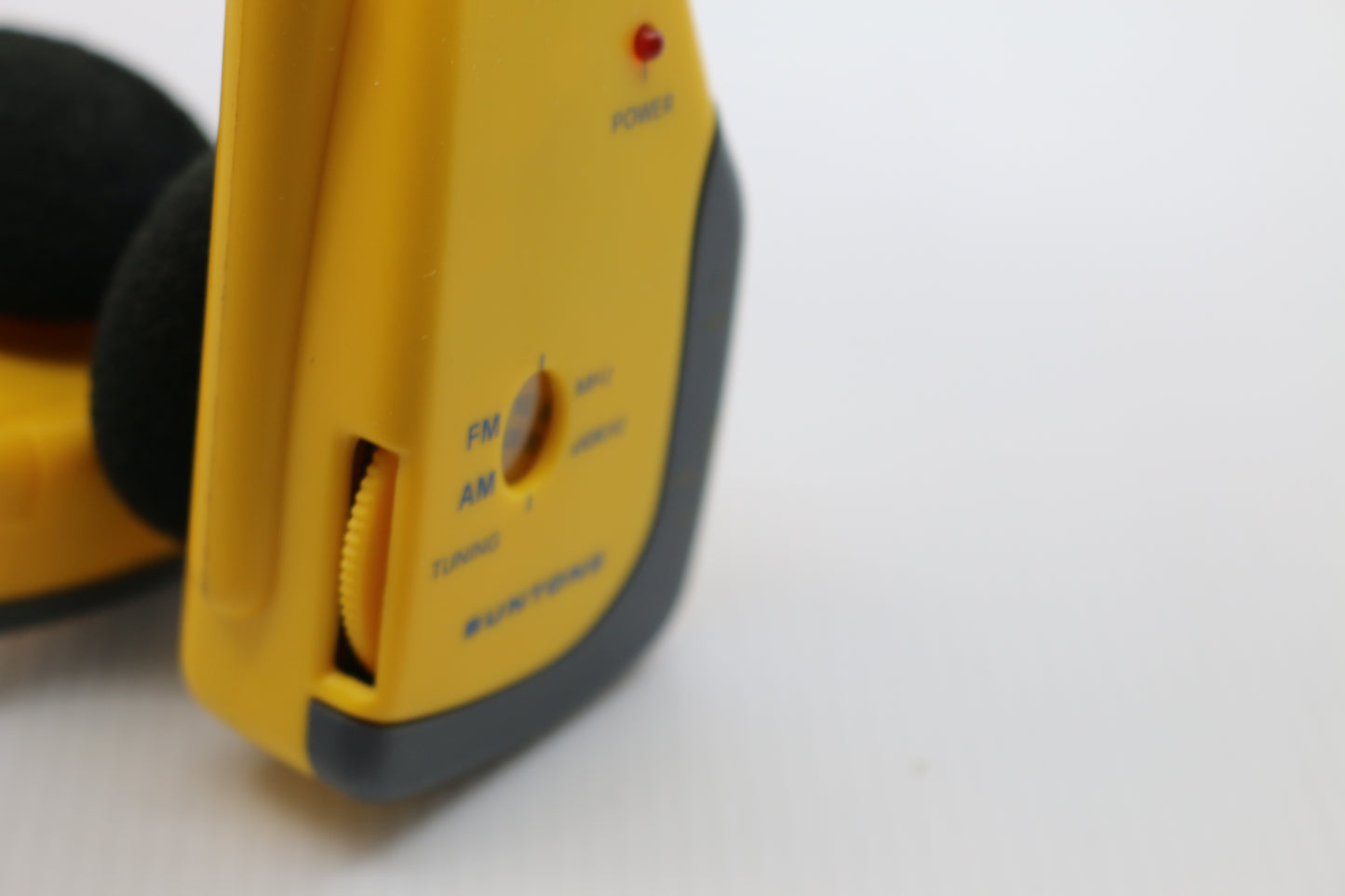 Vintage 1995 Zellers Suntone Am/fm Foldable Headphone Radio yellow