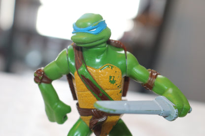 McDonald's TMNT 2007 Happy Meal Fighting Leonardo Figure