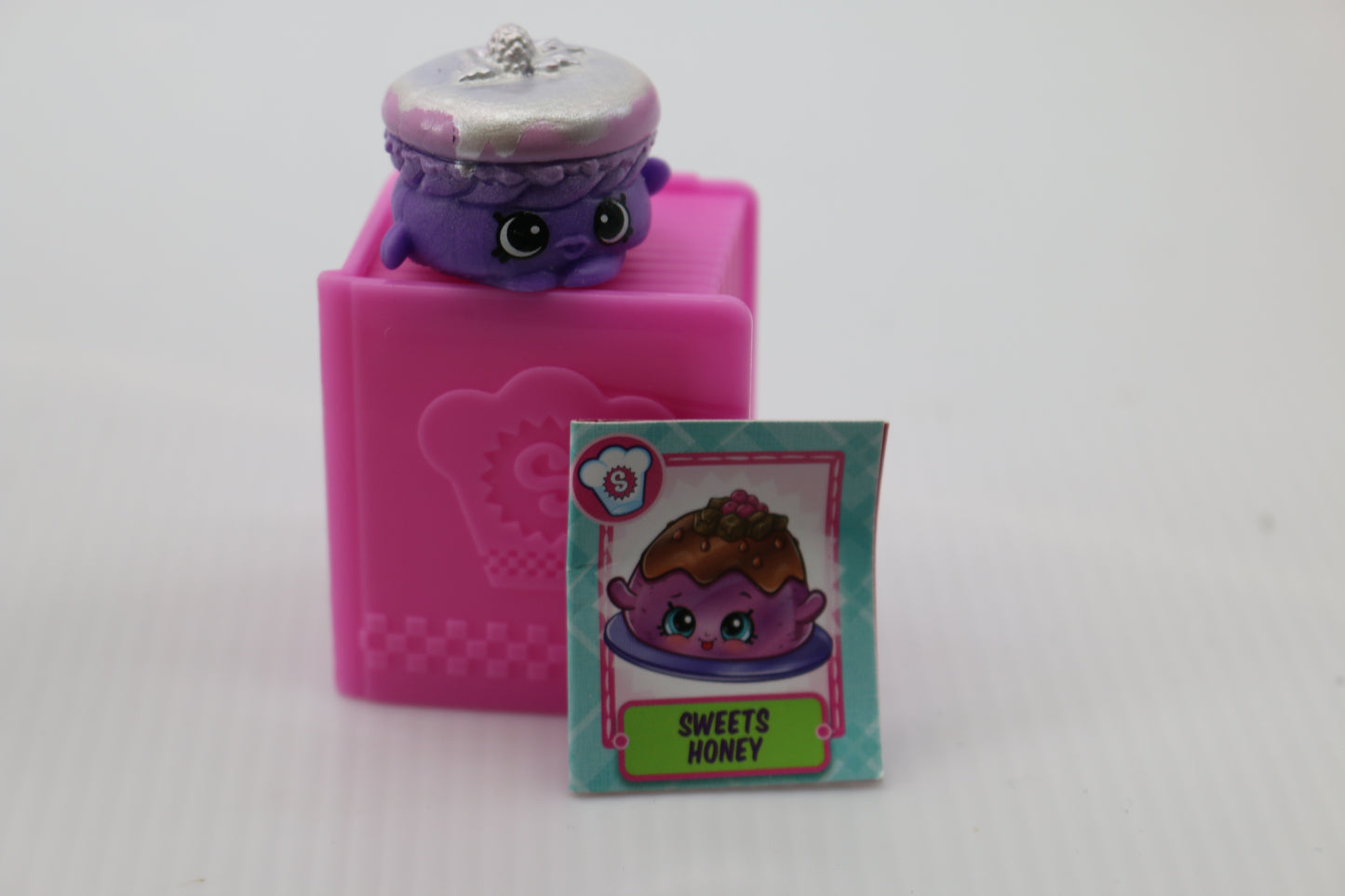 Shopkins Season Join the Party Single Figure with Pink box