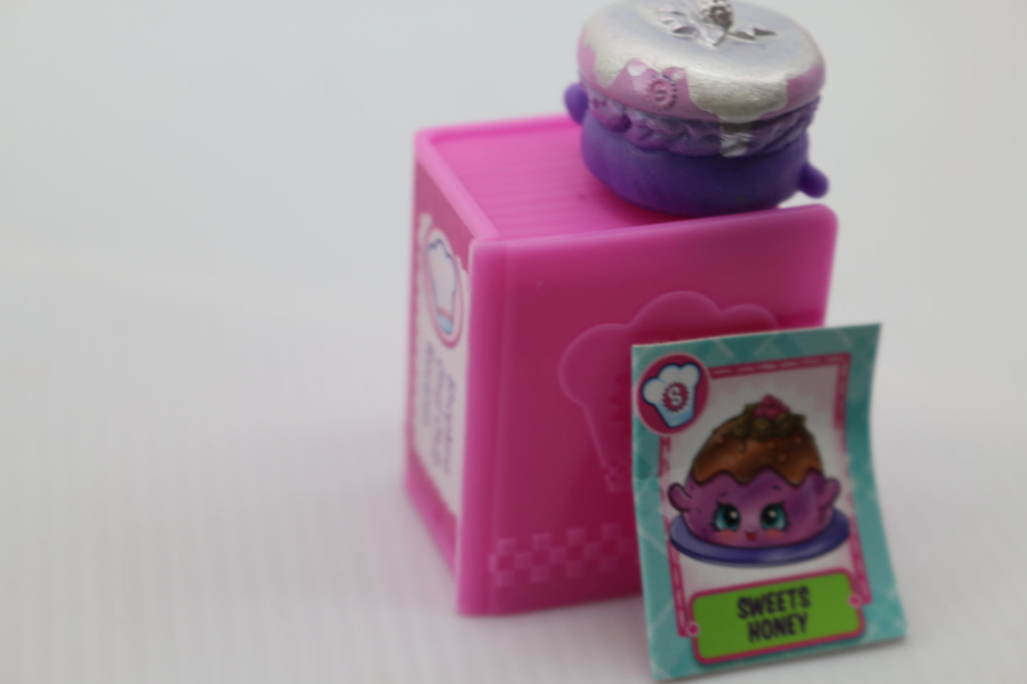 Shopkins Season Join the Party Single Figure with Pink box