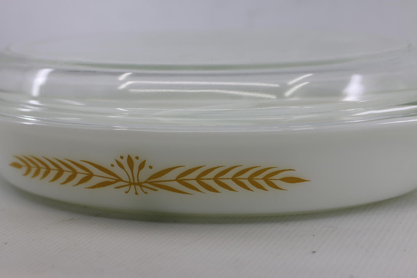 Vintage 1960's Pyrex Royal Wheat 1.5 qt. Divided Casserole Dish Oval WITH Lid