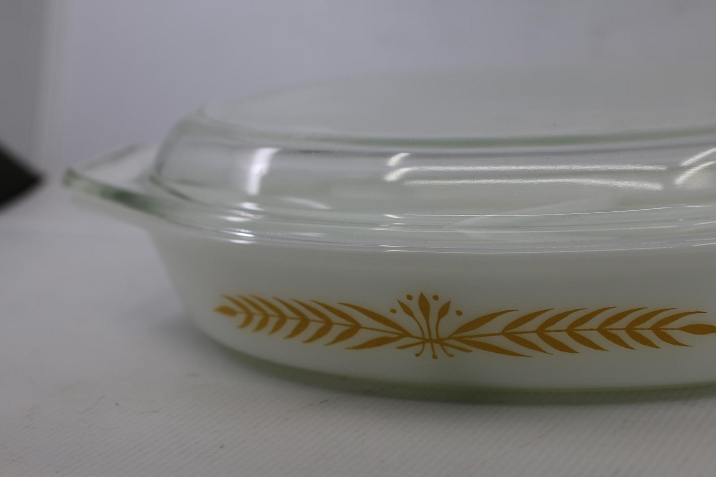 Vintage 1960's Pyrex Royal Wheat 1.5 qt. Divided Casserole Dish Oval WITH Lid