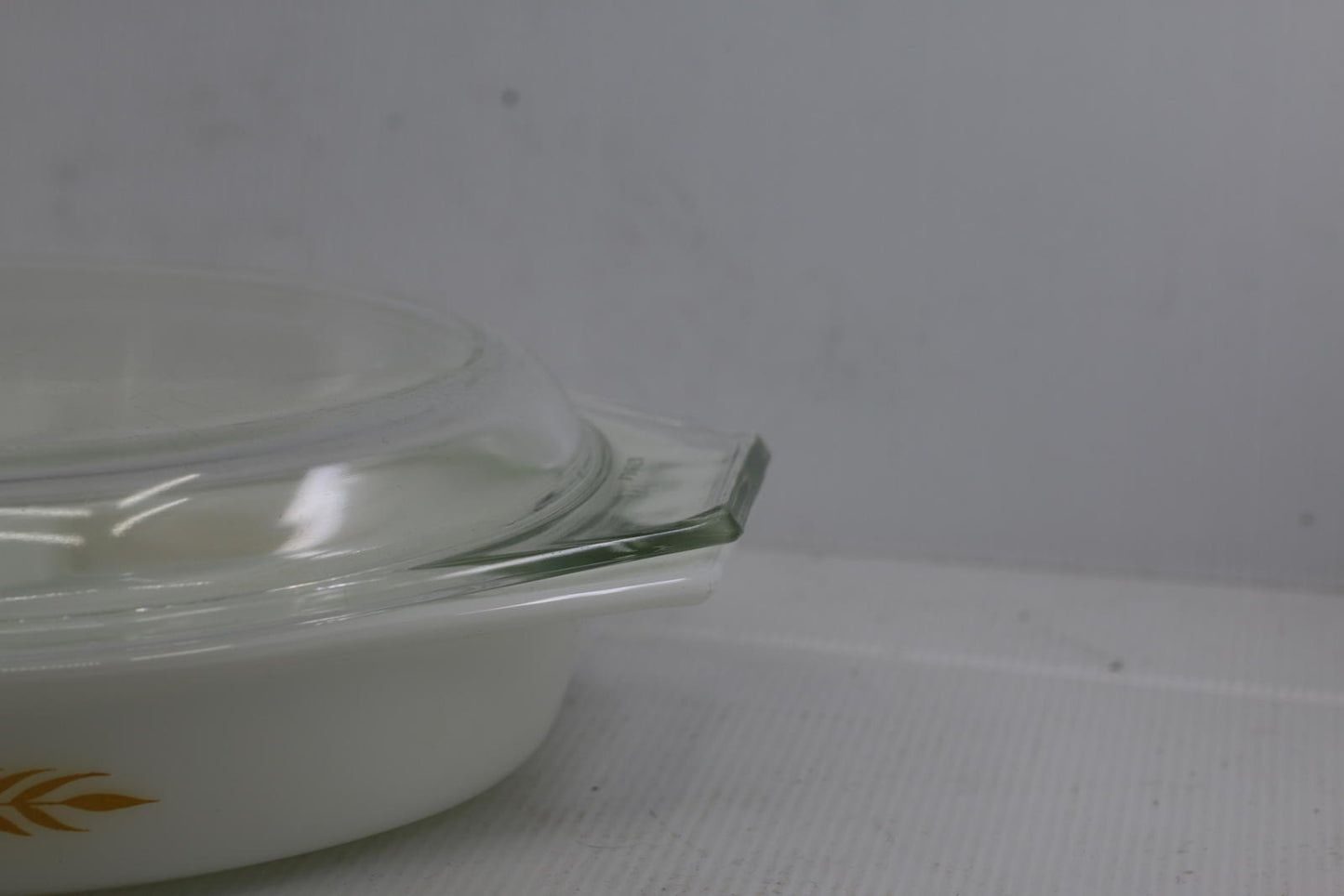 Vintage 1960's Pyrex Royal Wheat 1.5 qt. Divided Casserole Dish Oval WITH Lid