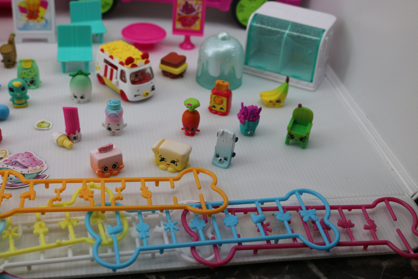 Huge lot Shopkins Moose toys Ice CreamTruck carrying case booklet figures