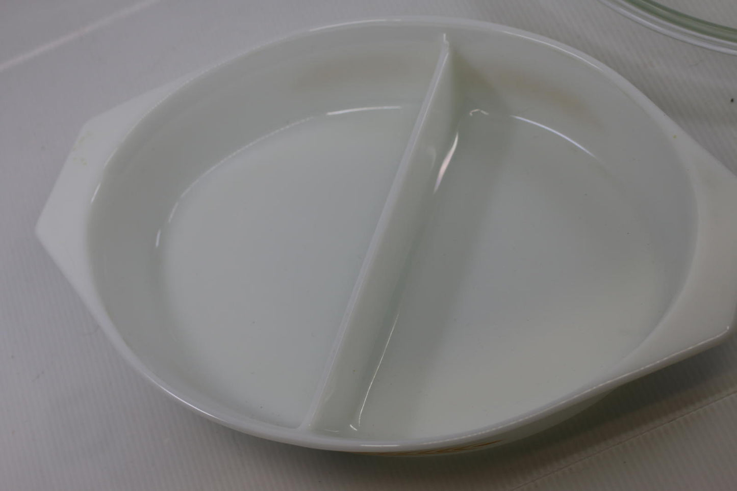 Vintage 1960's Pyrex Royal Wheat 1.5 qt. Divided Casserole Dish Oval WITH Lid