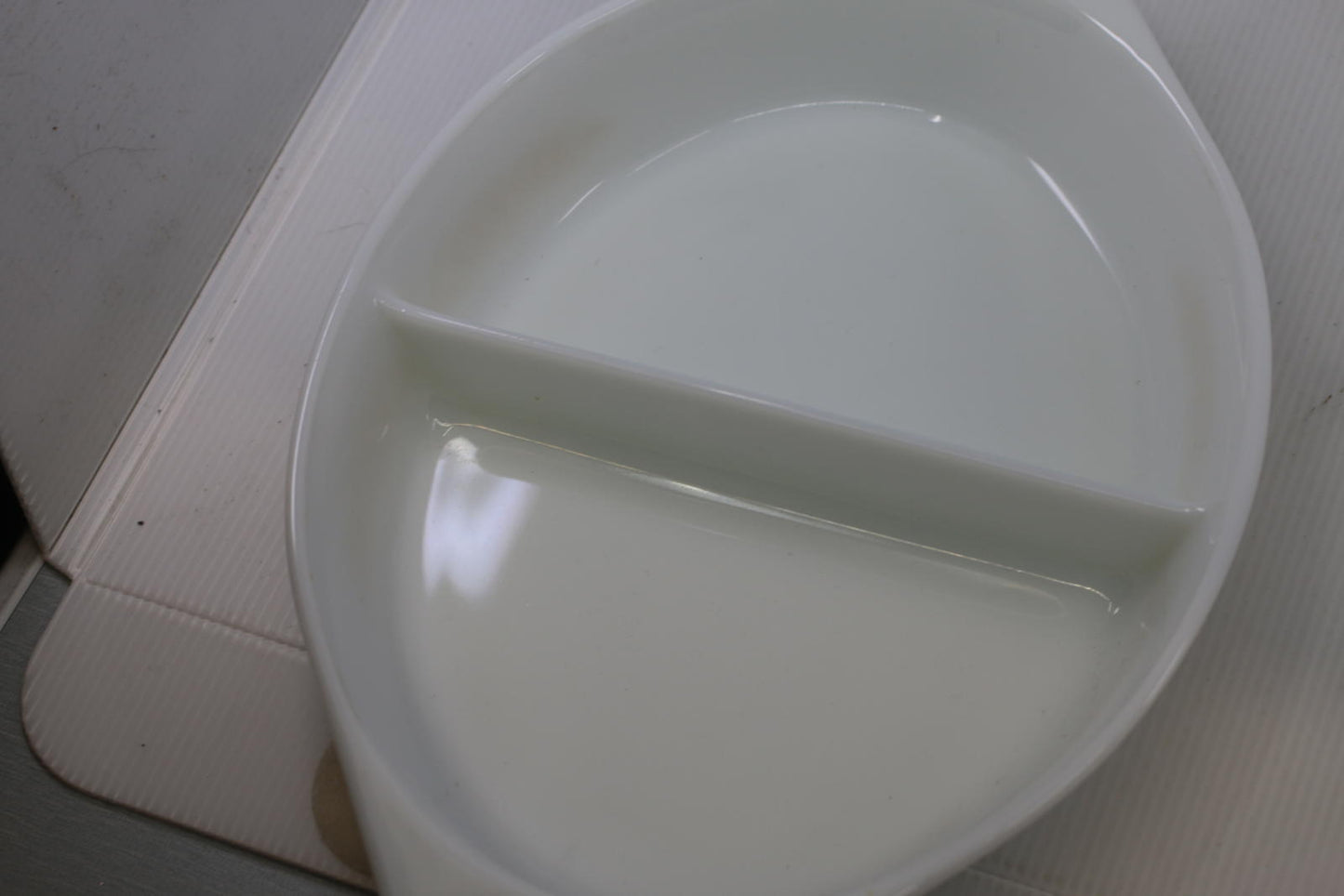 Vintage 1960's Pyrex Royal Wheat 1.5 qt. Divided Casserole Dish Oval WITH Lid