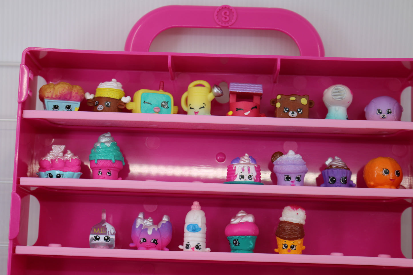 Huge lot Shopkins Moose toys Ice CreamTruck carrying case booklet figures