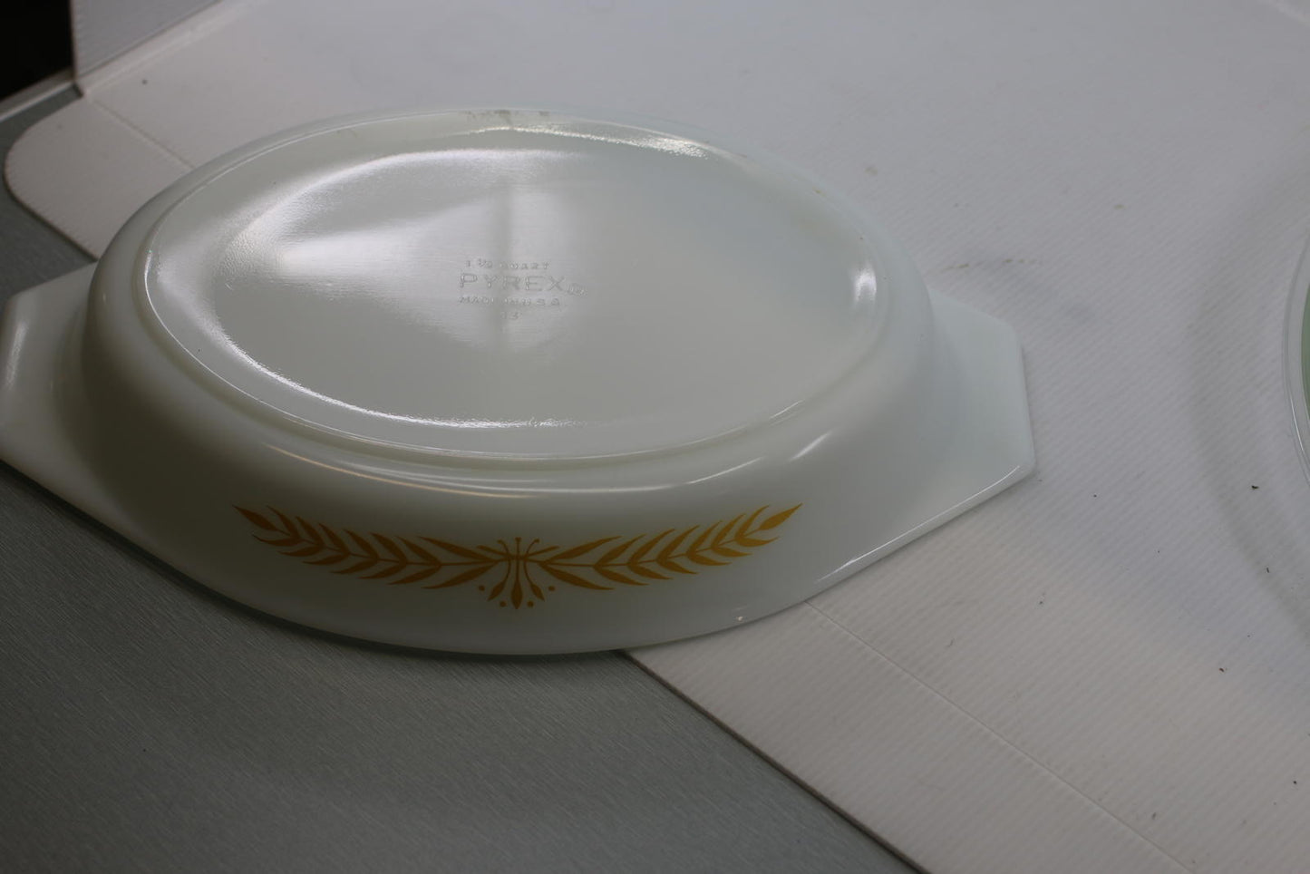 Vintage 1960's Pyrex Royal Wheat 1.5 qt. Divided Casserole Dish Oval WITH Lid