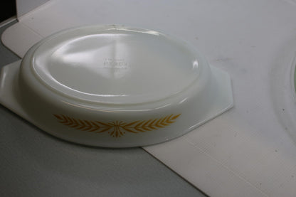 Vintage 1960's Pyrex Royal Wheat 1.5 qt. Divided Casserole Dish Oval WITH Lid