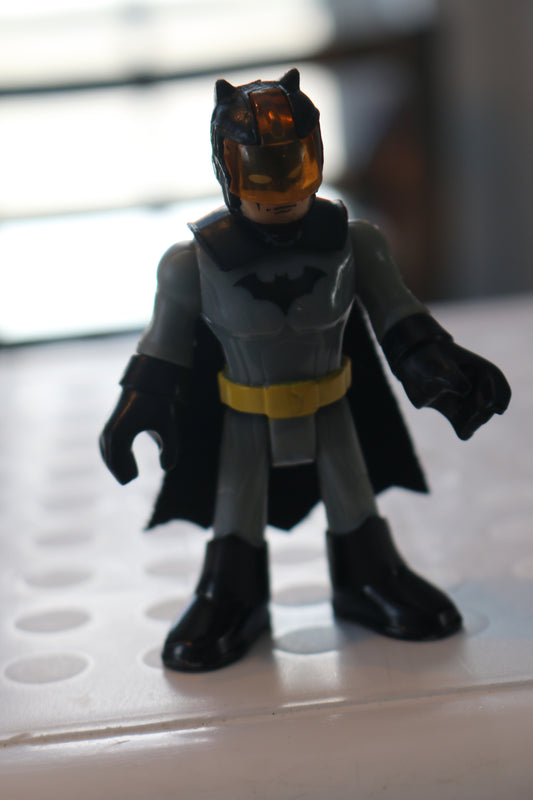 Fisher-Price maginext DC Super Friends Battle Armor Batman Action Figure Boy Toy