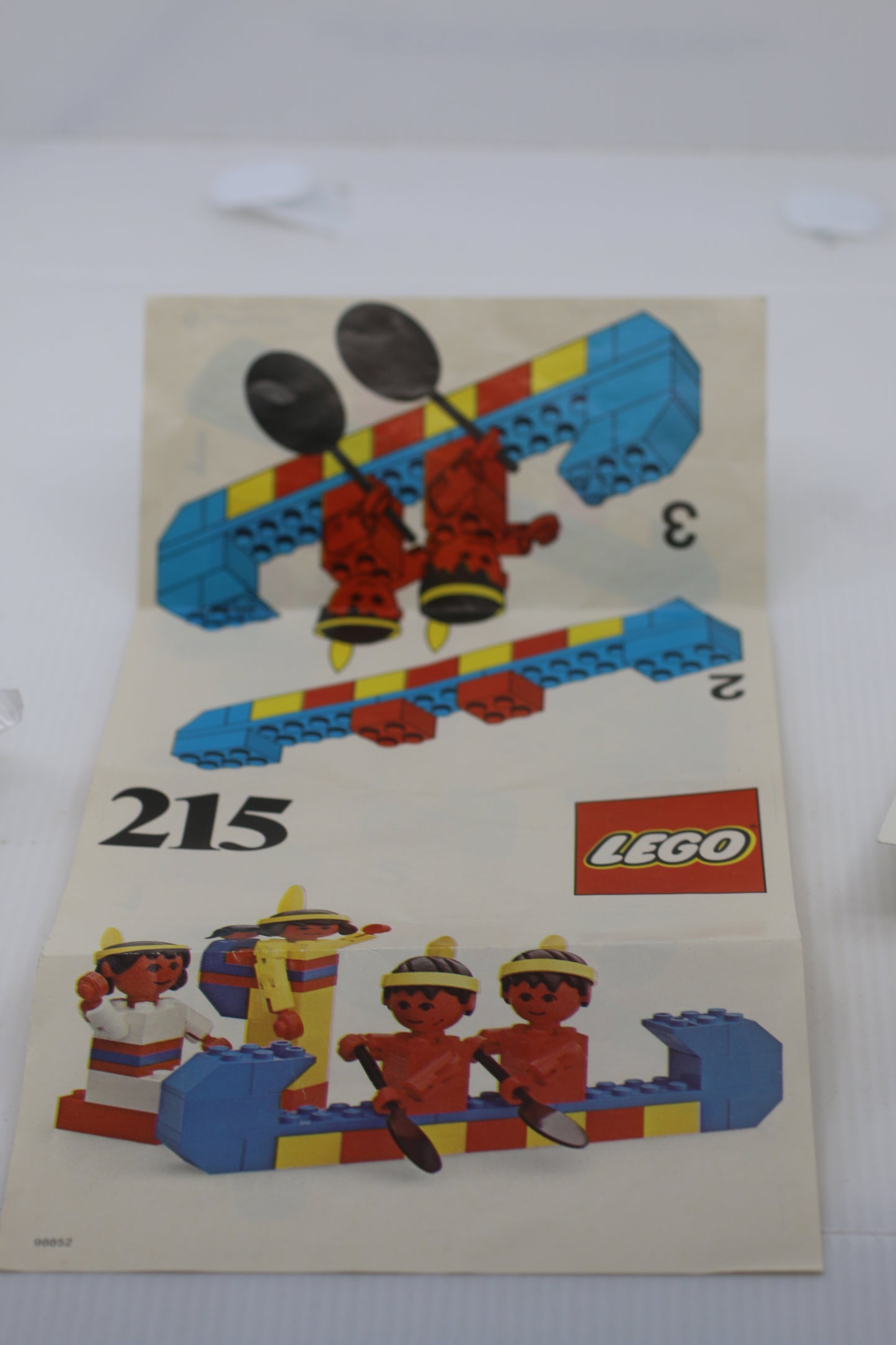 LEGO Building Set With People: Red Indians (215) samsonite Canada vintage