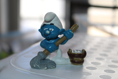 Smurfs Mopping Smurf Mop Bucket Janitor 20193 Rare Schleich Peyo Schlumpf