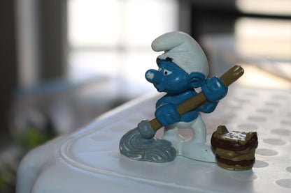 Smurfs Mopping Smurf Mop Bucket Janitor 20193 Rare Schleich Peyo Schlumpf