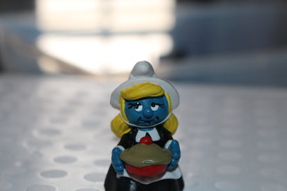 Smurfs Thanksgiving Pie Smurfette Smurf 20196 Vintage Unique Display Figurine