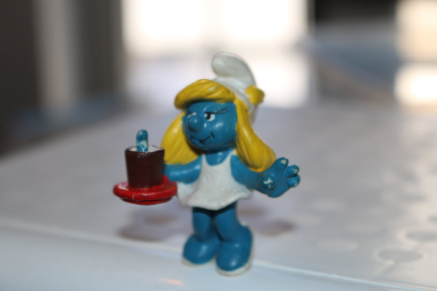 Schleich Peyo Smurf Vintage Figure 1983 SMURFETTE WAITRESS 20222