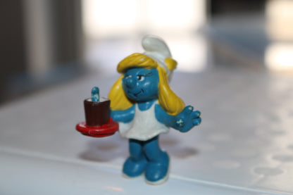 Schleich Peyo Smurf Vintage Figure 1983 SMURFETTE WAITRESS 20222