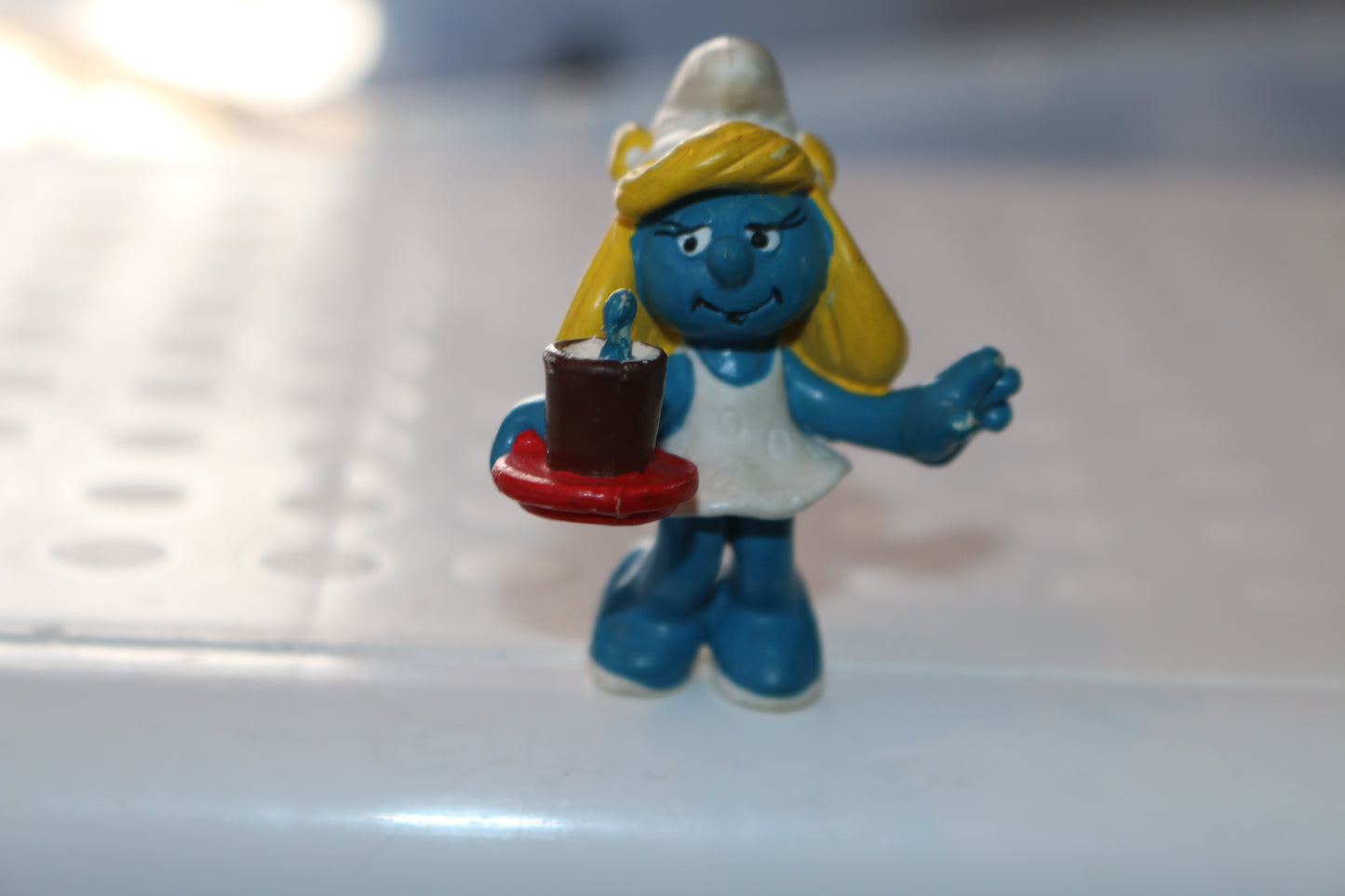 Schleich Peyo Smurf Vintage Figure 1983 SMURFETTE WAITRESS 20222