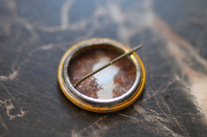 Vintage Yellow Pinback Button Badge alpin Ski Yellow Graphic Design