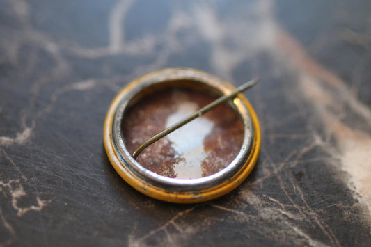 Vintage Yellow Pinback Button Badge alpin Ski Yellow Graphic Design