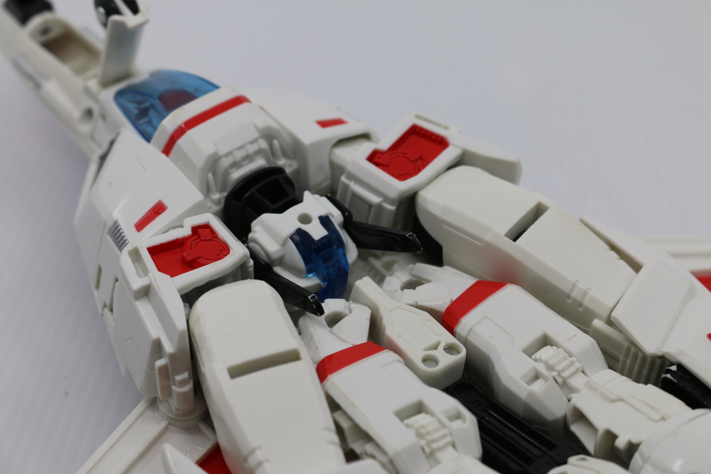 Transformers Generations Thrilling 30th Leader Class Jetfire Action Figure Used