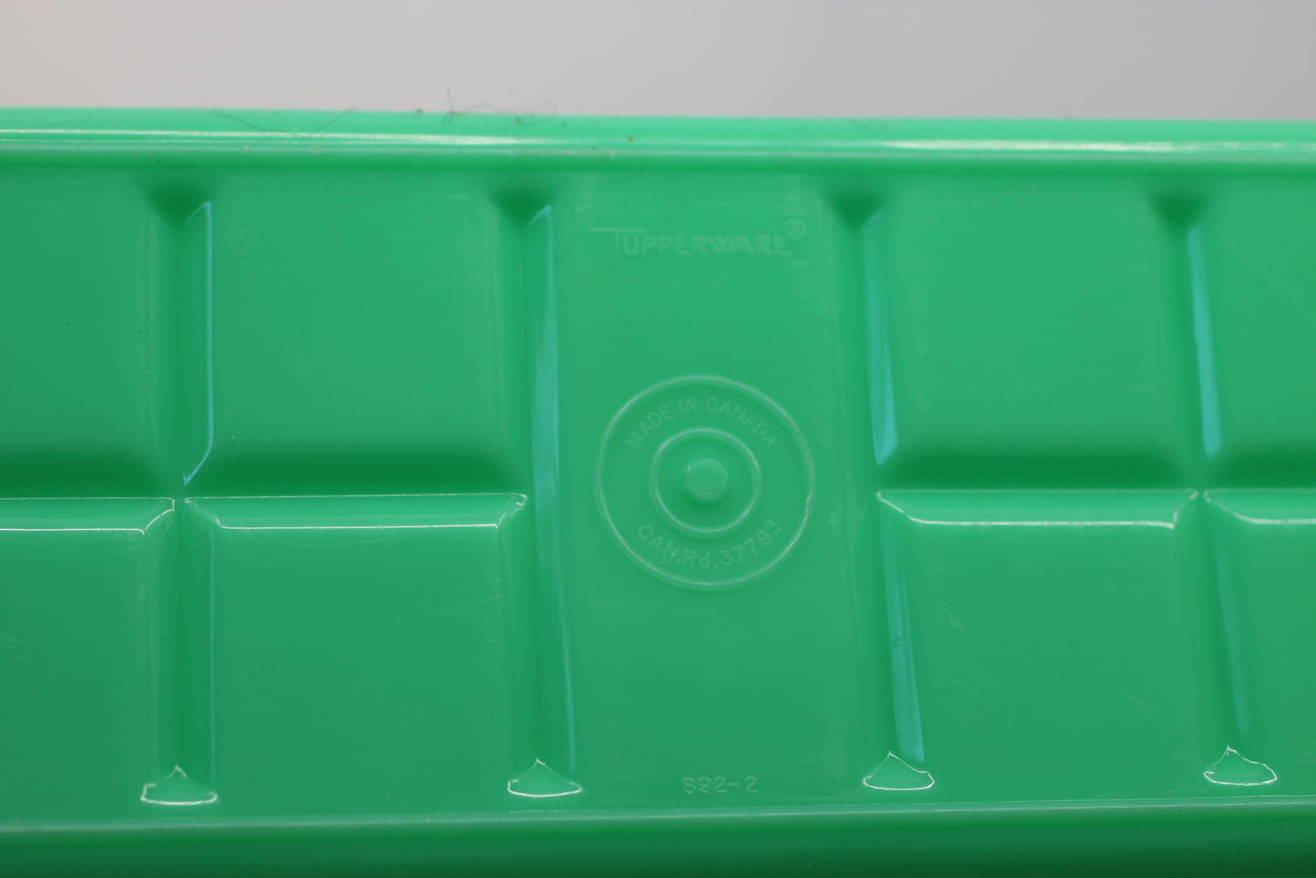 Vintage Green Tupperware Celery Vegetable Keeper Crisper #892-2 w/ Lid 893-1