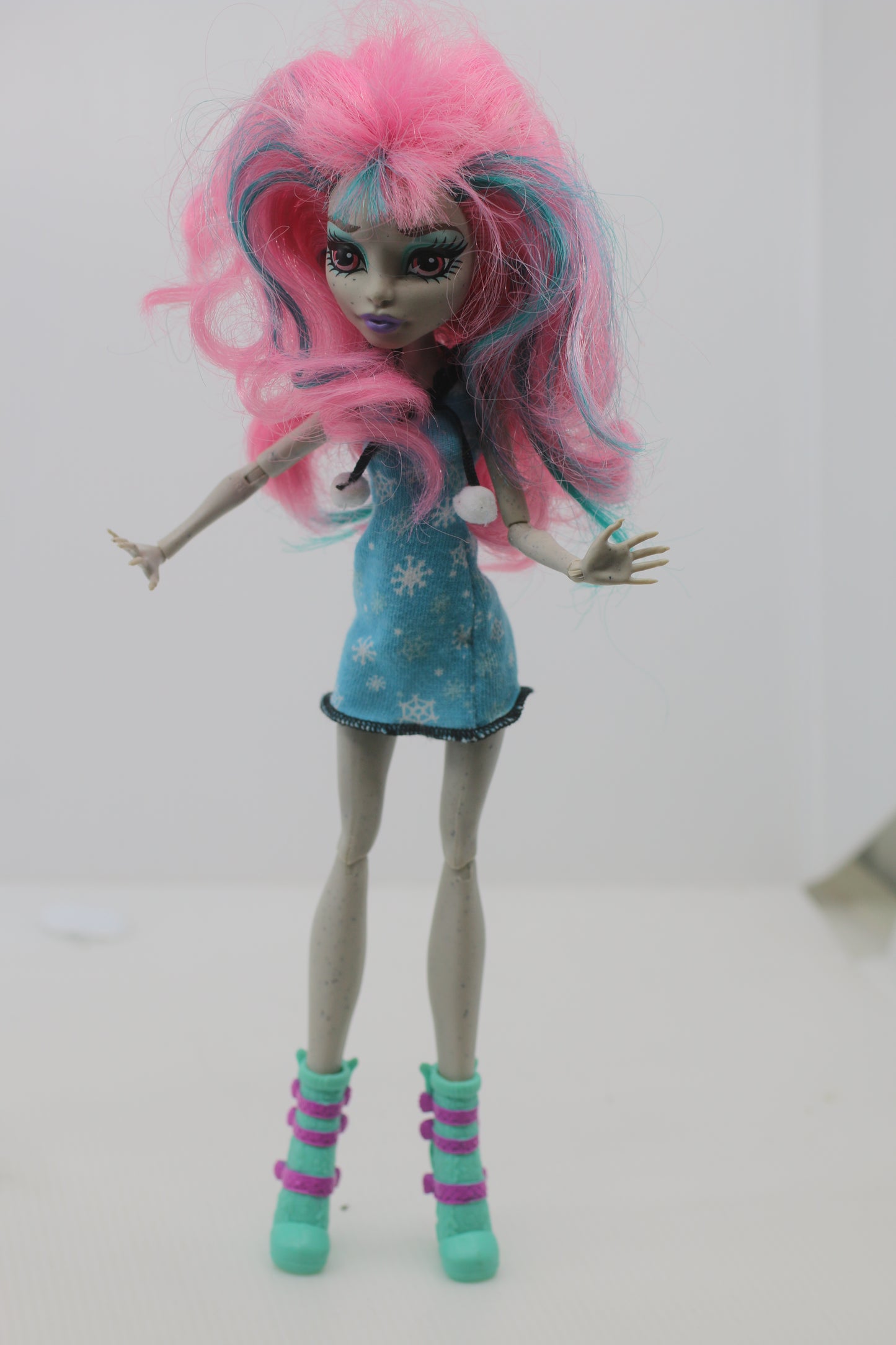 Rochelle Goyle Monster High Doll Mattel 2011 toy with wrong cloth