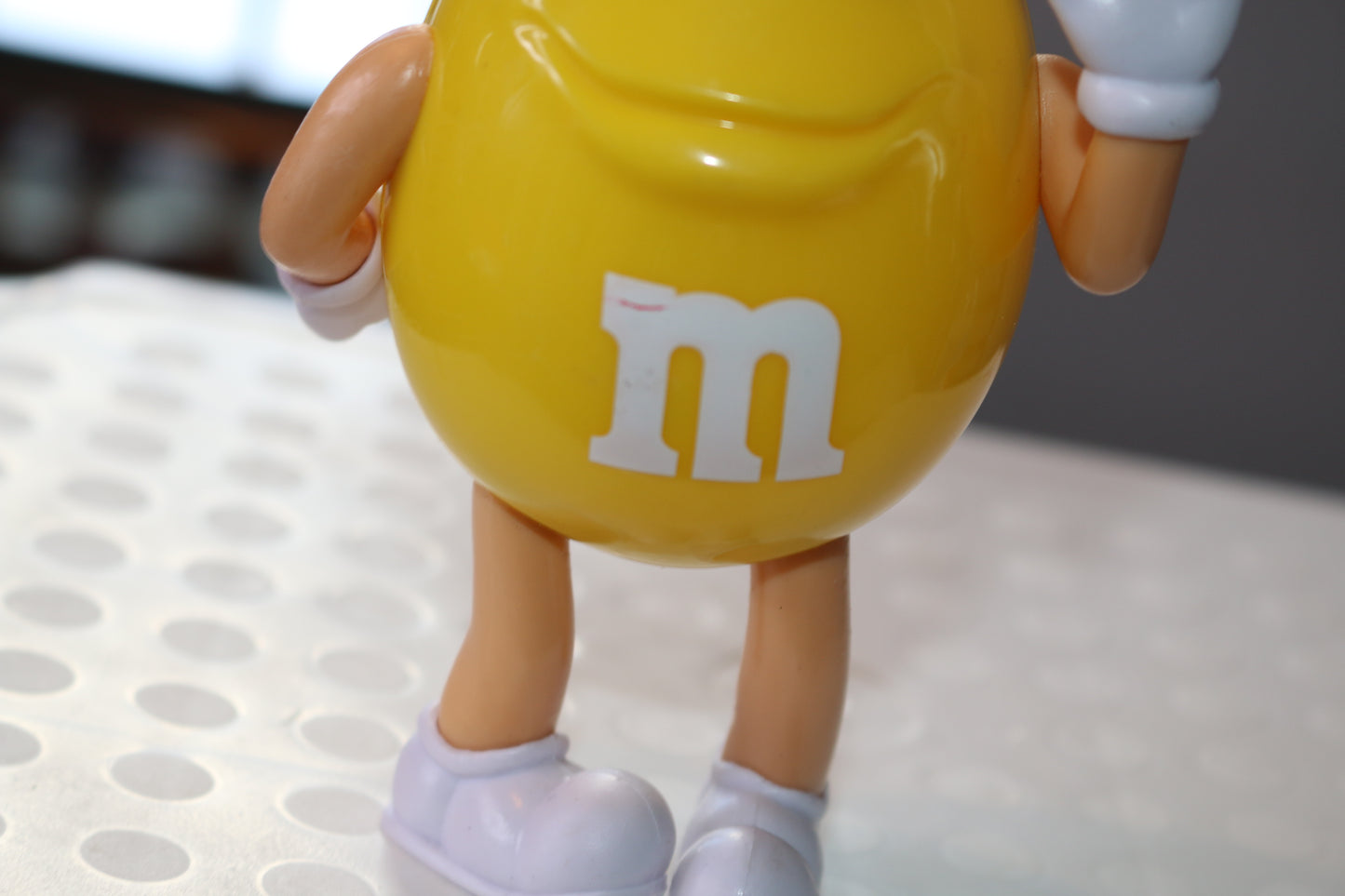 M&M's Character Case 2018 Yellow empty Candy Dispenser 5" figure toy