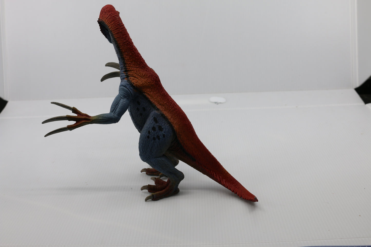 SCHLEICH 2013 Therizinosaurus D-73527 Dinosaur Prehistoric Figure toy Red Blue