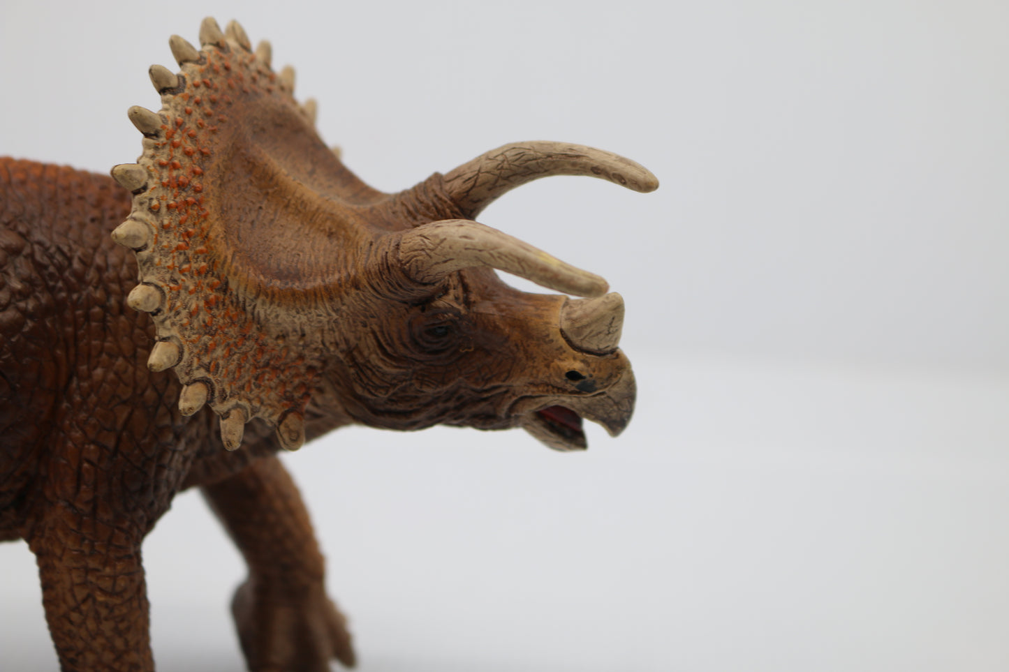 Schleich TRICERATOPS Dinosaur Plastic Figure 2011 VERY DETAILED D-73527 Retired