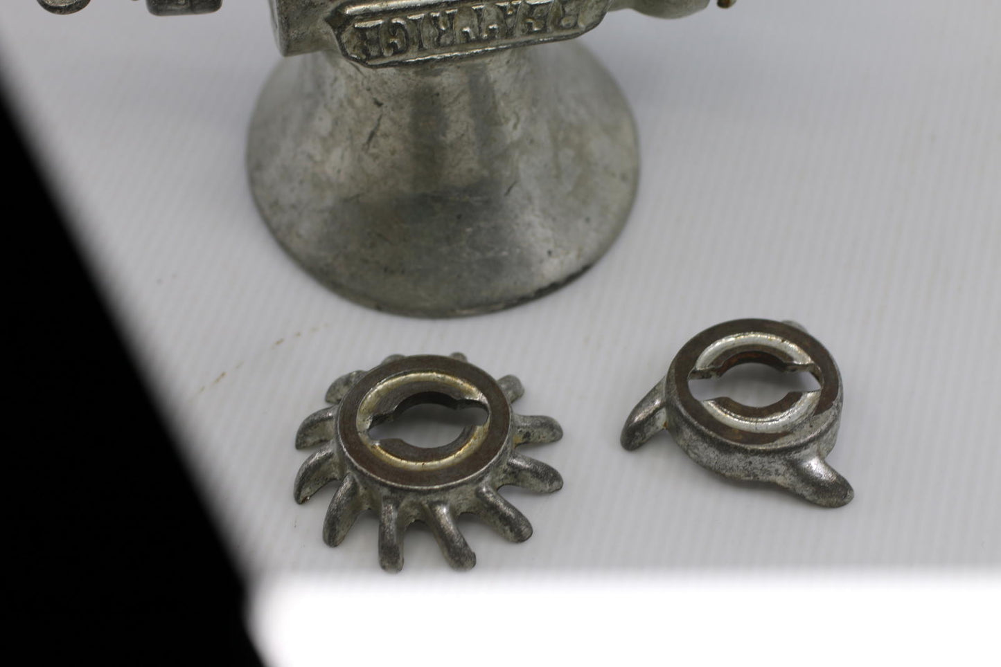 Vintage Harper “Beatrice” Manual Meat Grinder No. 381 England Metal Clamp Style