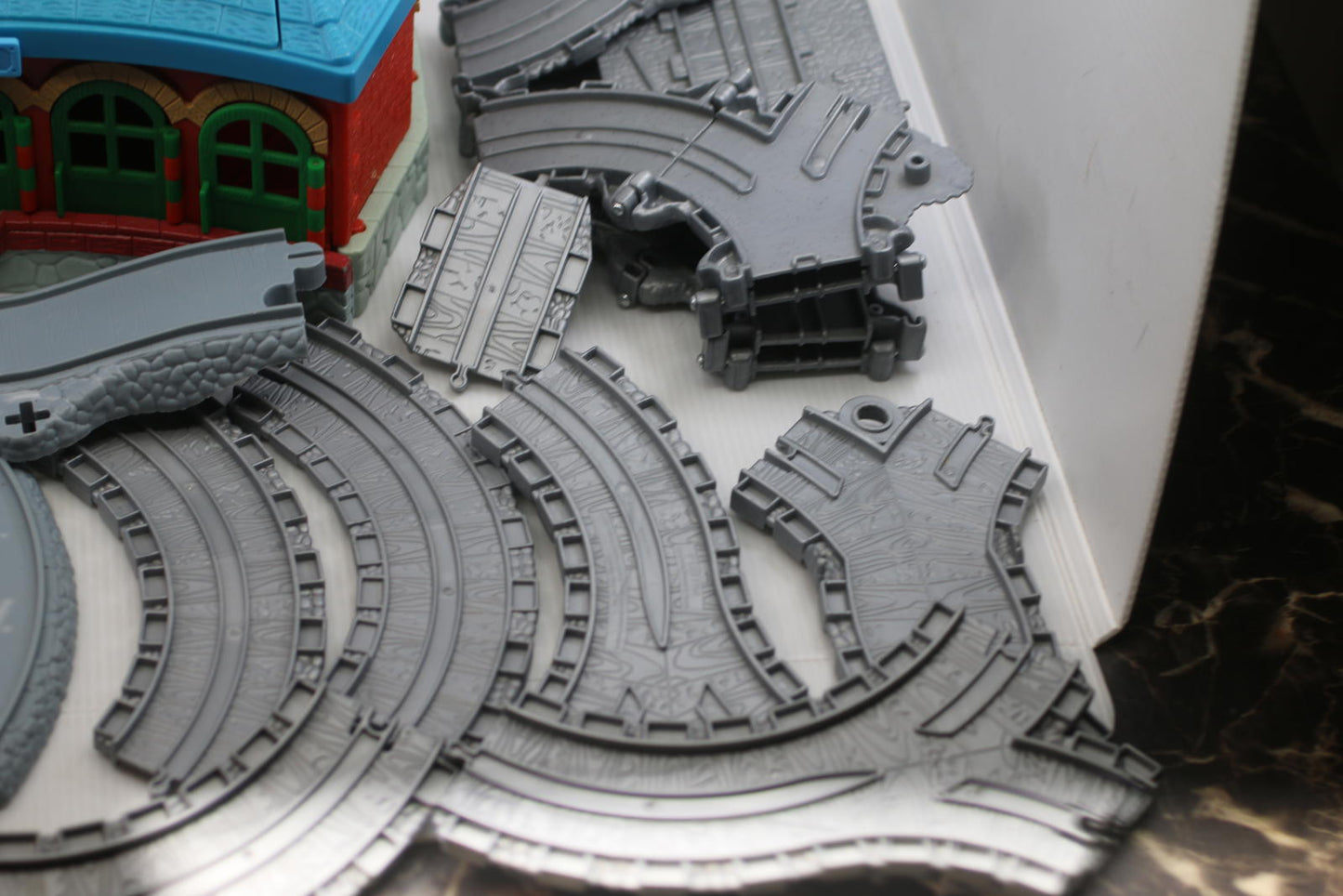 Thomas & Friends TrackMaster Train Track Set with Engine Shed