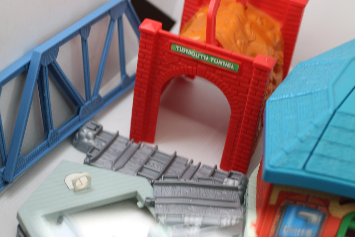 Thomas & Friends TrackMaster Train Track Set with Engine Shed