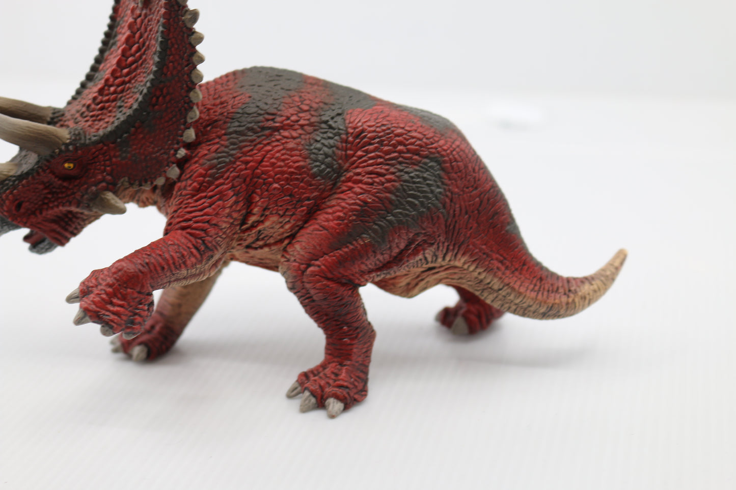 Schleich Triceratops Red Prehistoric Dinosaur Model Toy Figure 2013 D-73527