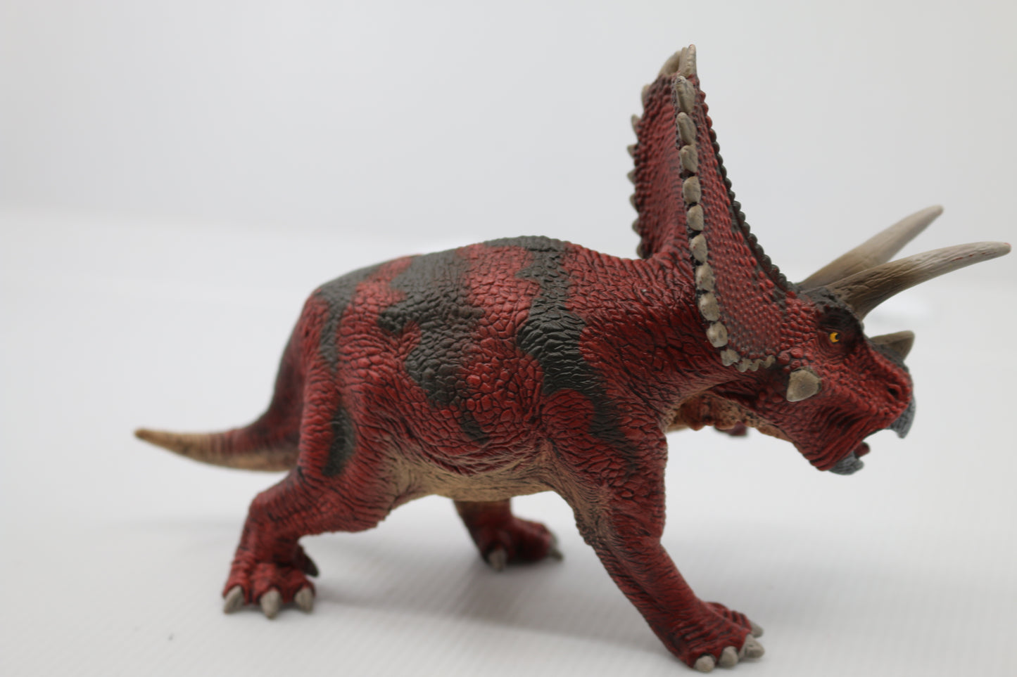 Schleich Triceratops Red Prehistoric Dinosaur Model Toy Figure 2013 D-73527