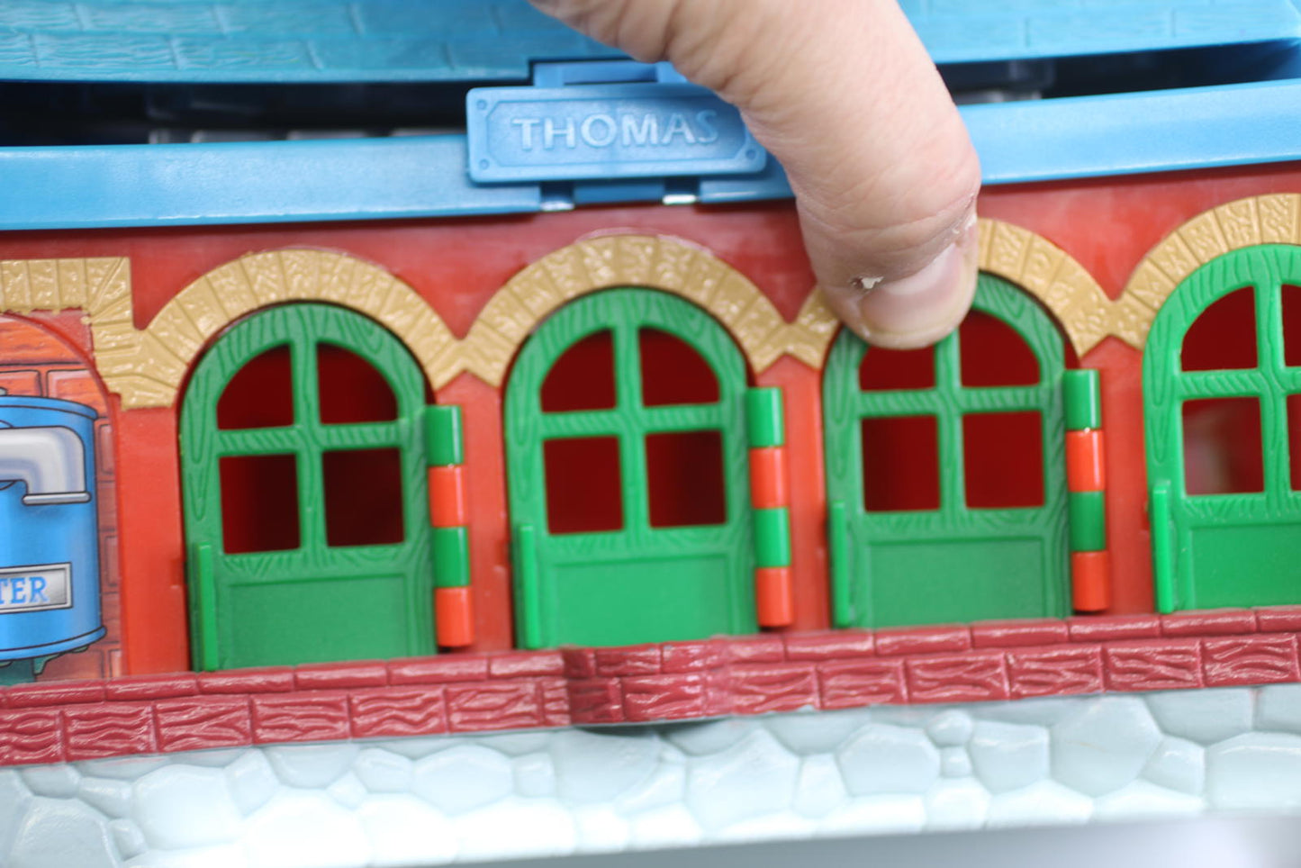 Thomas & Friends TrackMaster Train Track Set with Engine Shed