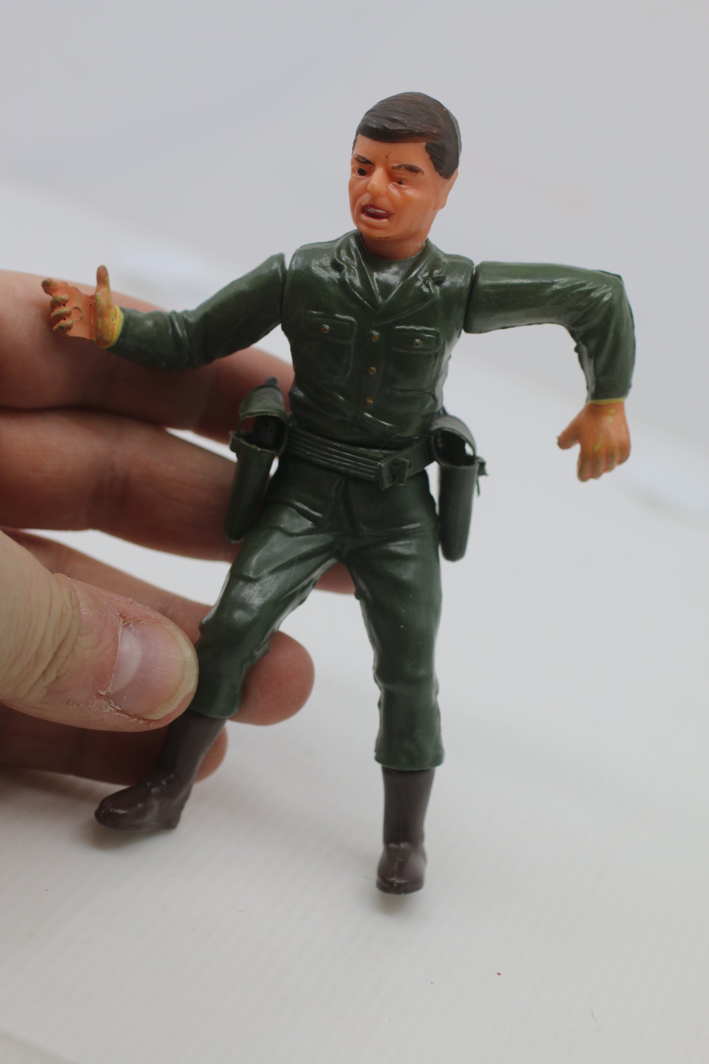 RARE Louis Marx Action Figure Army Man Soldier 1960's w/ 2 guns