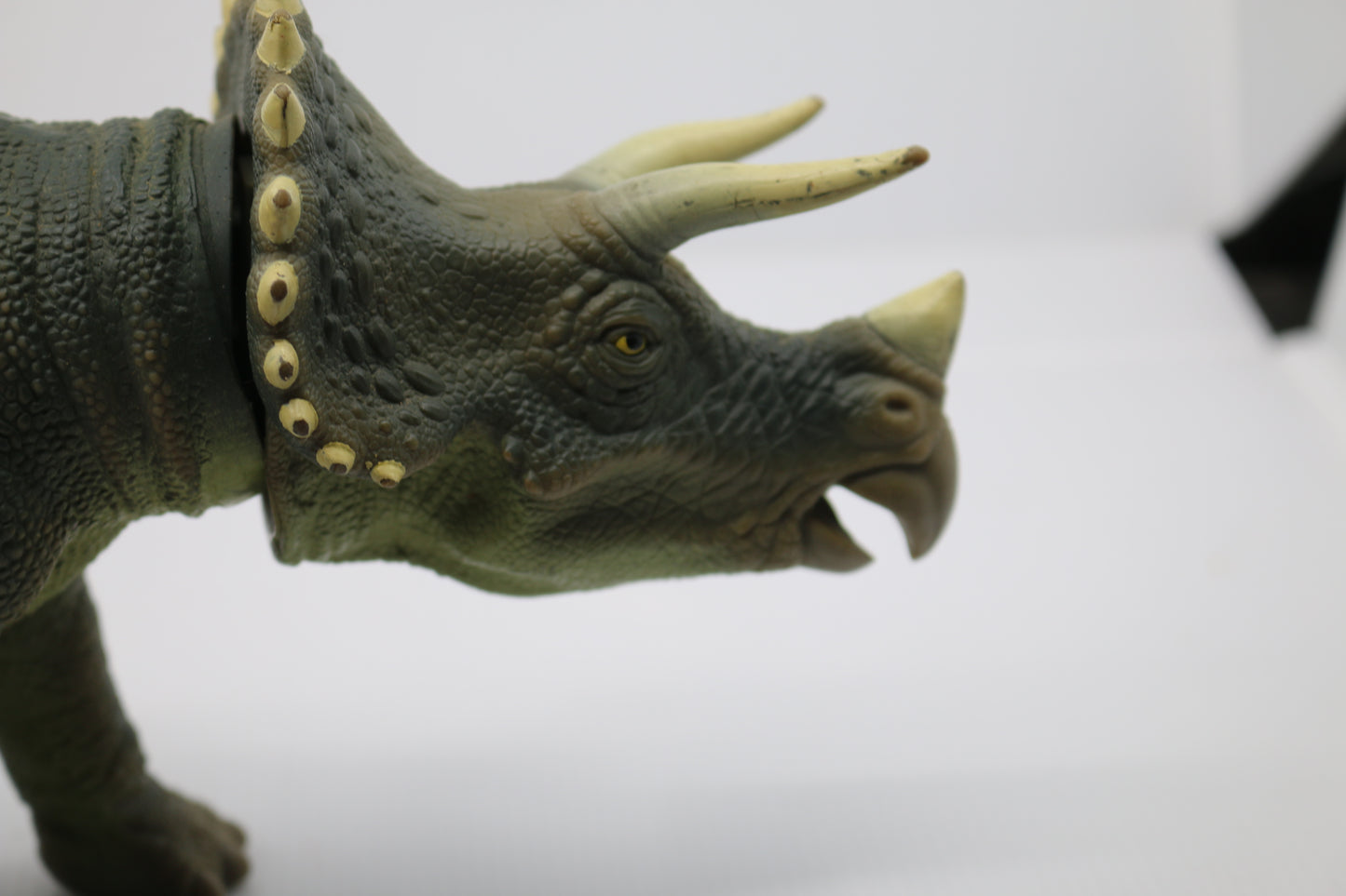 Triceratops JP08 W/ Dino Damage Wound Jurassic Park 1993 Kenner Action Figure