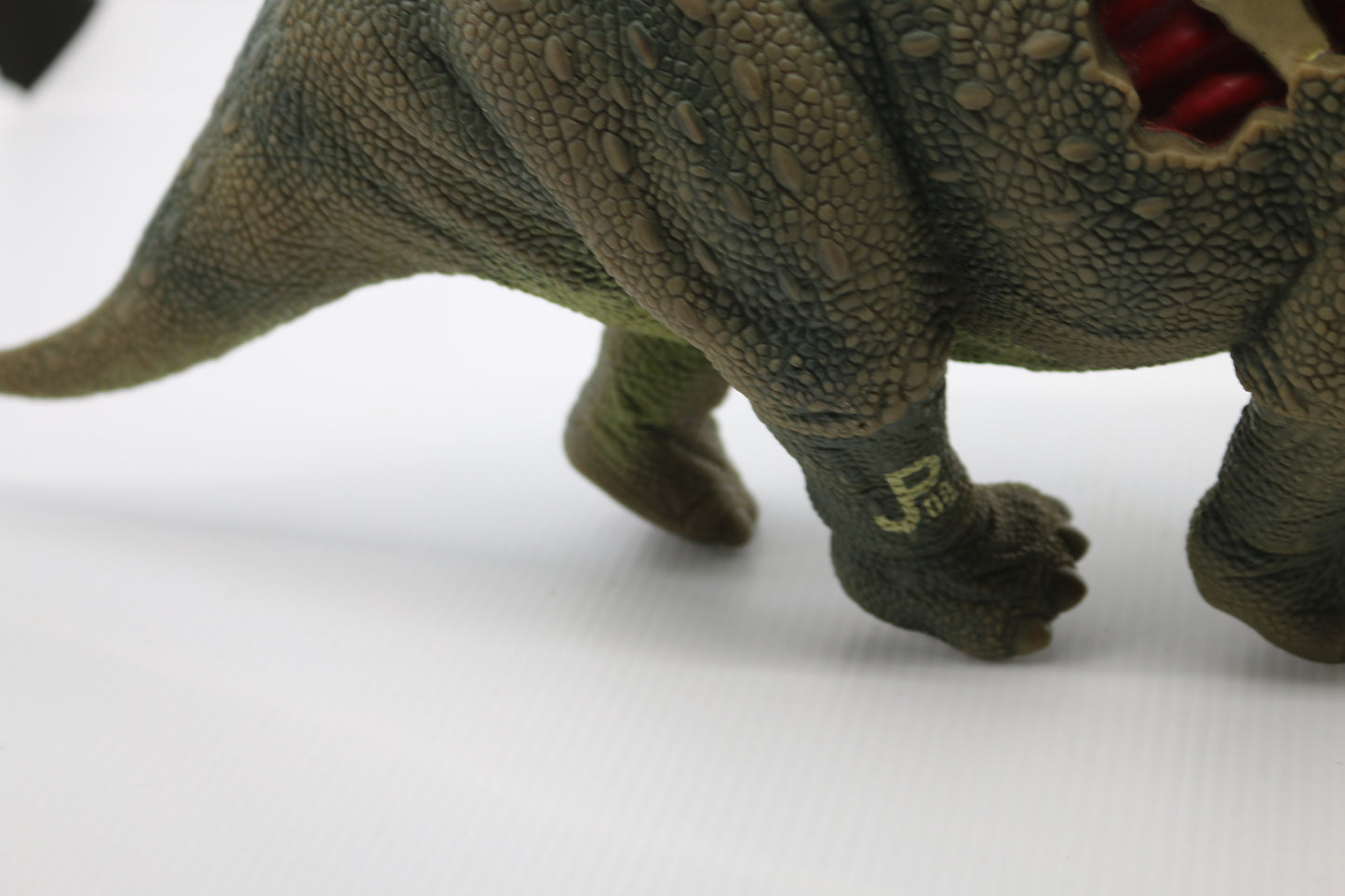 Triceratops JP08 W/ Dino Damage Wound Jurassic Park 1993 Kenner Action Figure