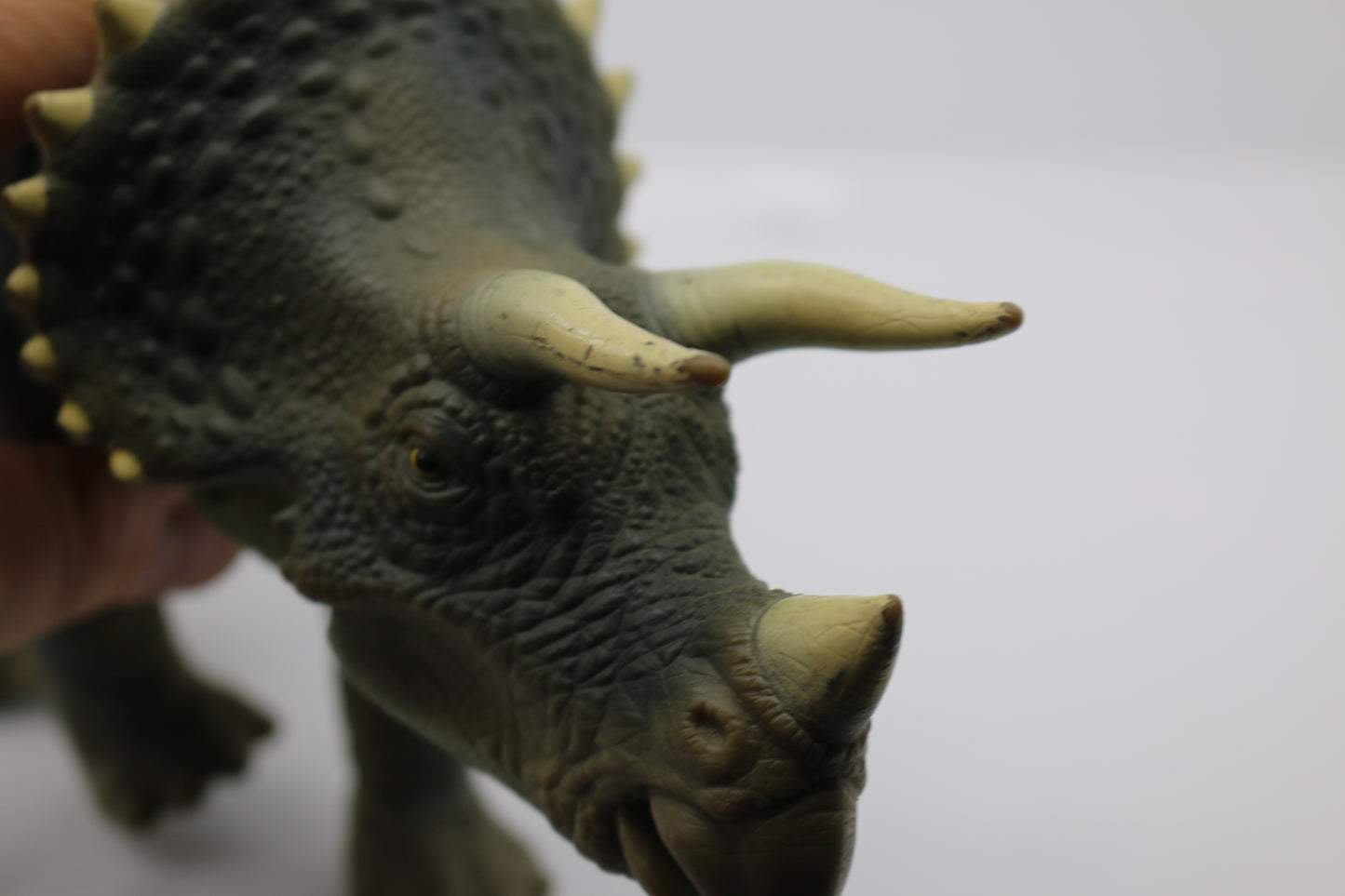 Triceratops JP08 W/ Dino Damage Wound Jurassic Park 1993 Kenner Action Figure