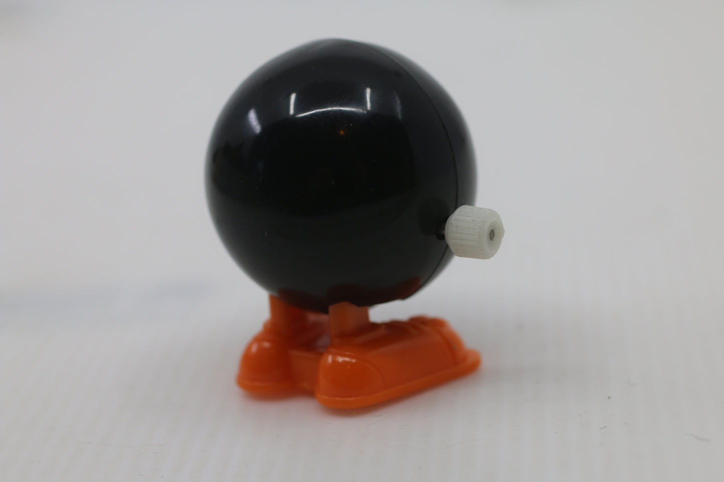 Vintage Working 1980 TOMY Strolling Bowling Wind up Black Ball Bowling Game