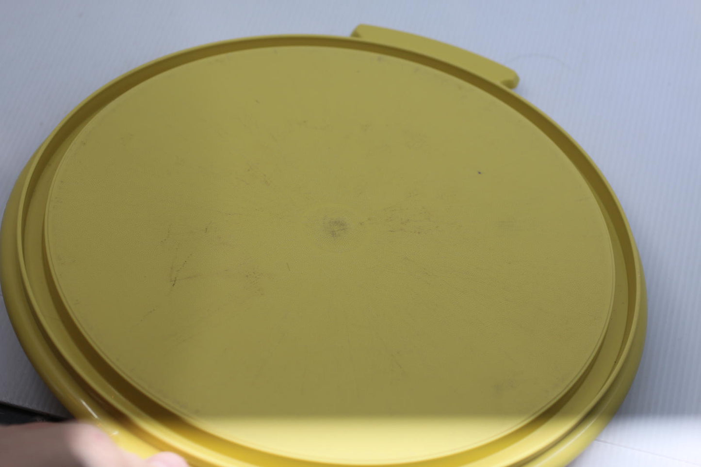 Vintage Tupperware Yellow Cake Taker Carrier Bowl w/ Lid USA no handle