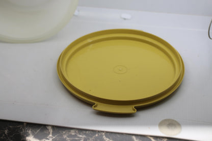 Vintage Tupperware Yellow Cake Taker Carrier Bowl w/ Lid USA no handle